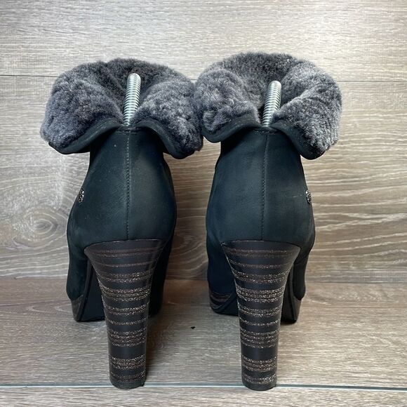 Ugg Dandylion Black Leather Women’s Sz 9.5 Gray Sheepskin Fold Over 4” Heel Boot - Picture 4 of 14